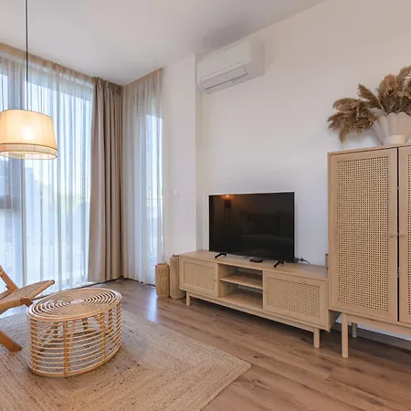 Boho Sea View One-bedroom Pool & Daire Aziz Konstantin ve Elena