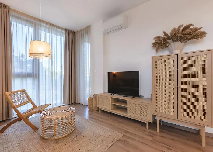 Boho Sea View One-bedroom Pool & Apartment Saints Constantine and Helena